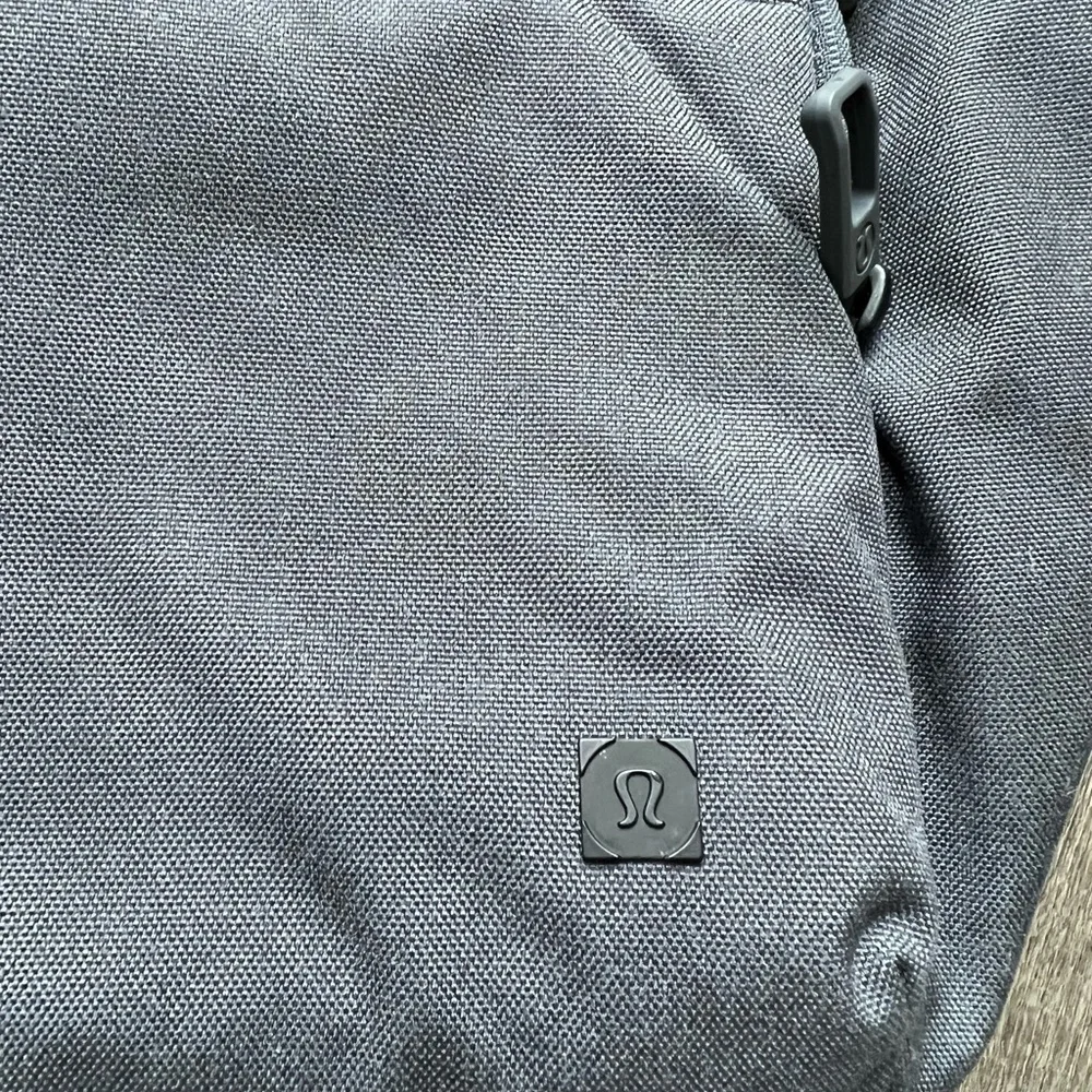 Lululemon Early Embark Duffel Bag in Gray